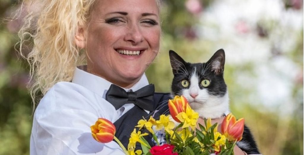 Kvinde har giftet sig med sin kat: Nu deler hun den usædvanlige grund