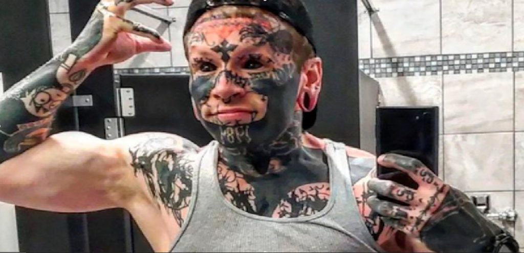 Vilde billeder: ‘Demon-mand’ har 200 tatoveringer