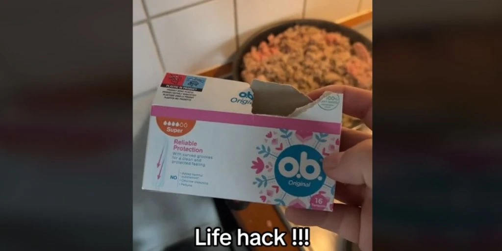 Han kommer en tampon på panden: Årsagen er helt genial