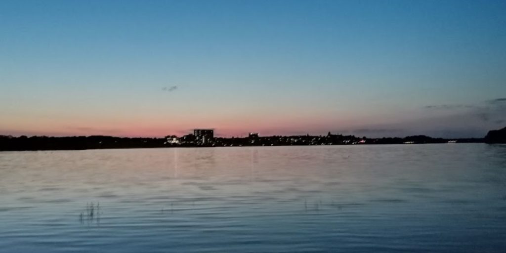 Studenterne fra 3.S dimitterede i fredags, men samles nu igen: Denne gang i fuldstændig tavshed