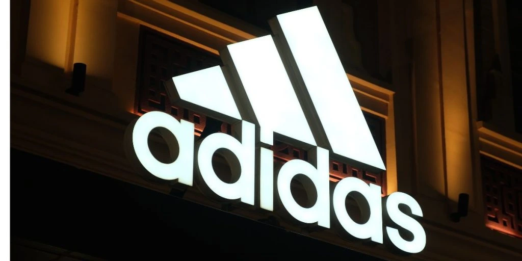 Adidas i modvind: Undskylder nu samarbejde med topmodel, Bella Hadid