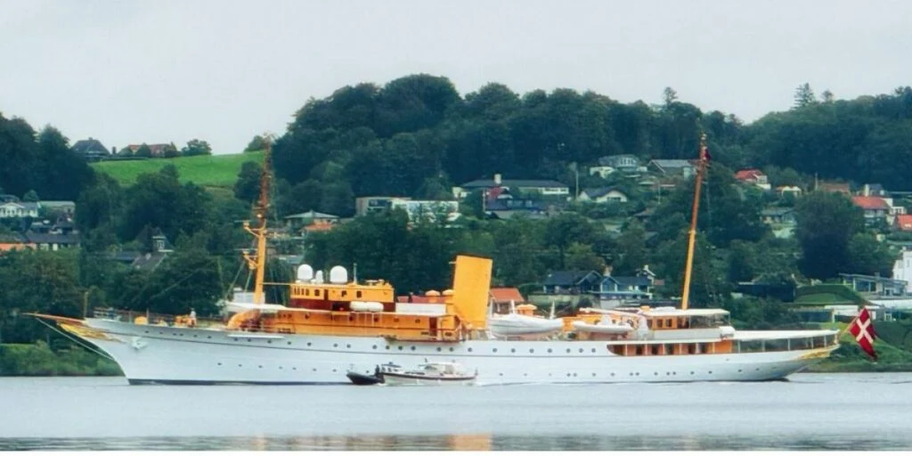 LIVE: Se de eksklusive billeder her- Kongeparret ankommer til Vejle