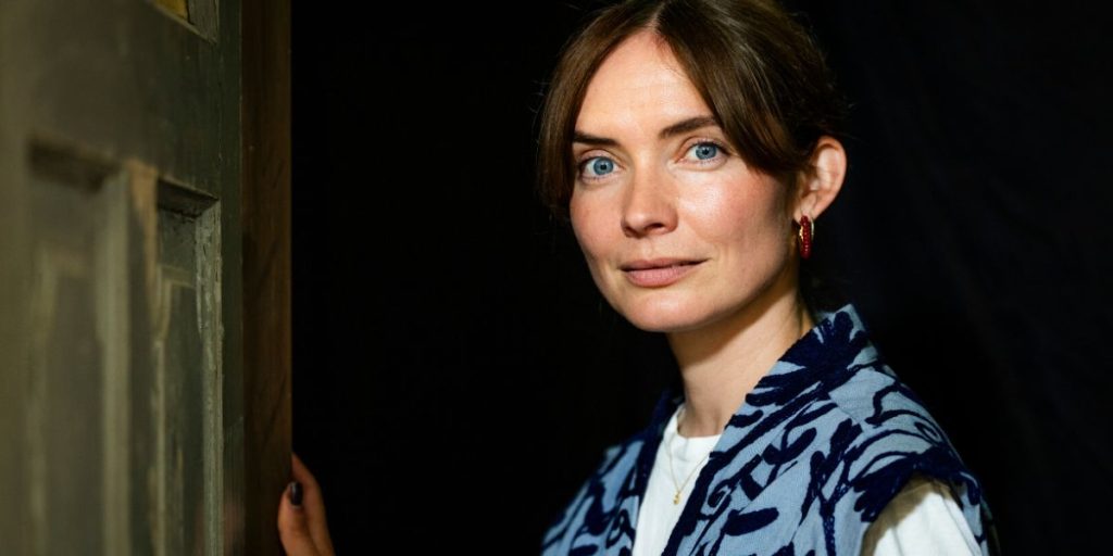 Uden manuskript og replikker: Neel Rønholt om sit livs rolle “Det er en helt ny verden”