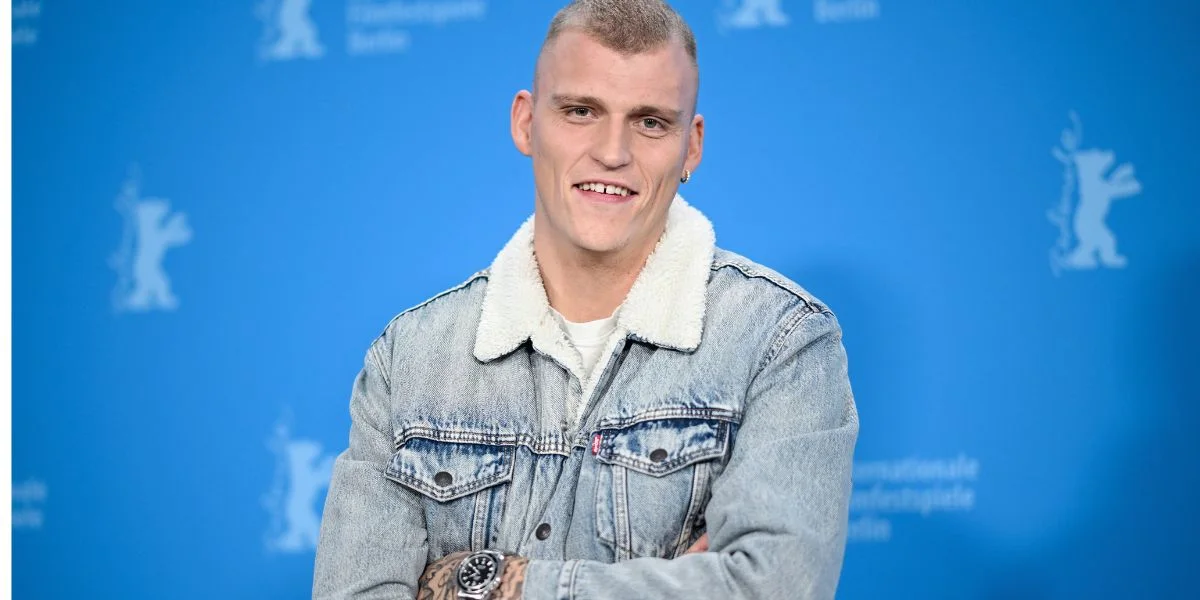 Sebastian Bull afslører: Særlig tatovering til minde om sin barndomsby