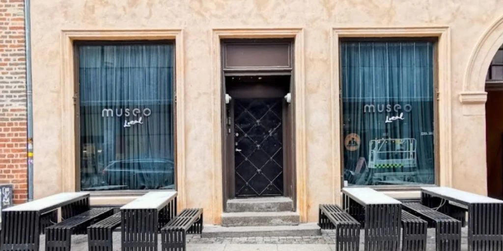 Efter TV2 afsløring af hvidvask på kendt natklub: Nu er hotelkonge færdig