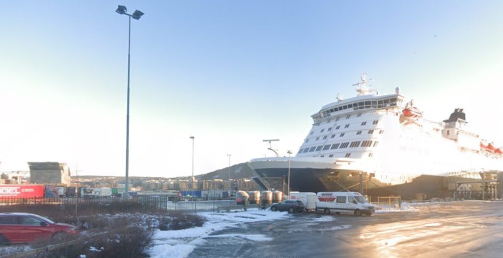 Oslo-færge fanget på havet