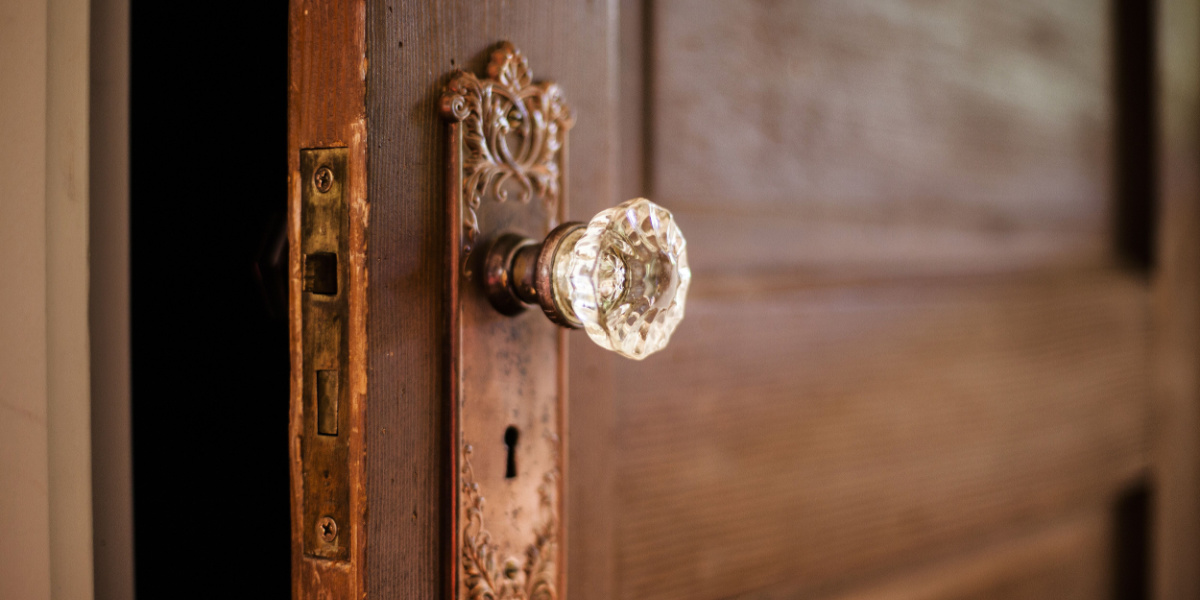 Lejlighed har stået låst og urørt i 70 år: Se hvordan den ser ud indeni