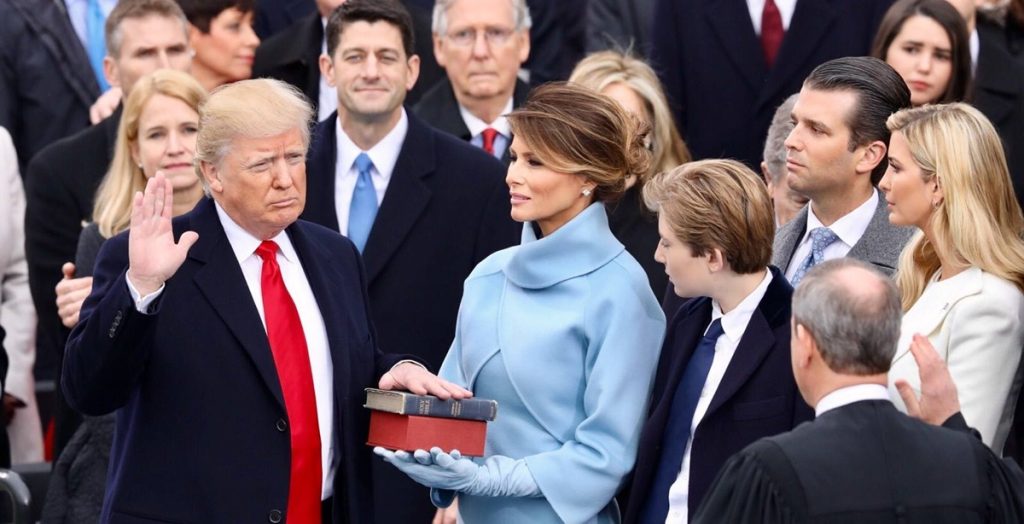 Donald Trumps kone ikke set i flere uger: Nu forklarer han hvorfor