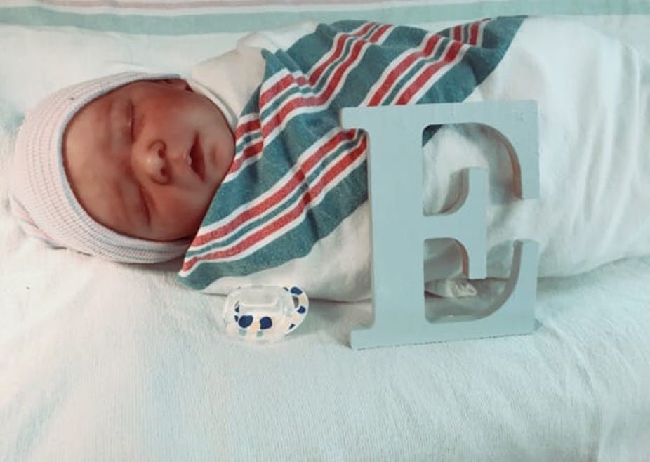 Opretter indsamling for at begrave nyfødt søn: Nu er mor og far meldt til politiet