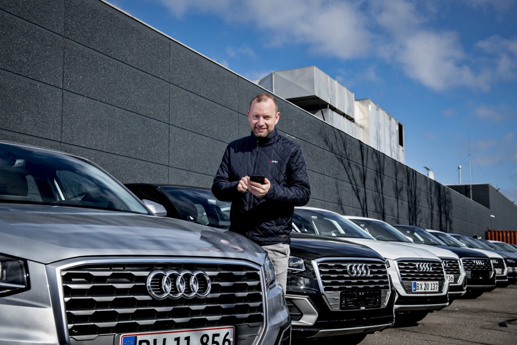 Intelligente biler med høj sikkerhed hitter blandt danske bilabonnenter