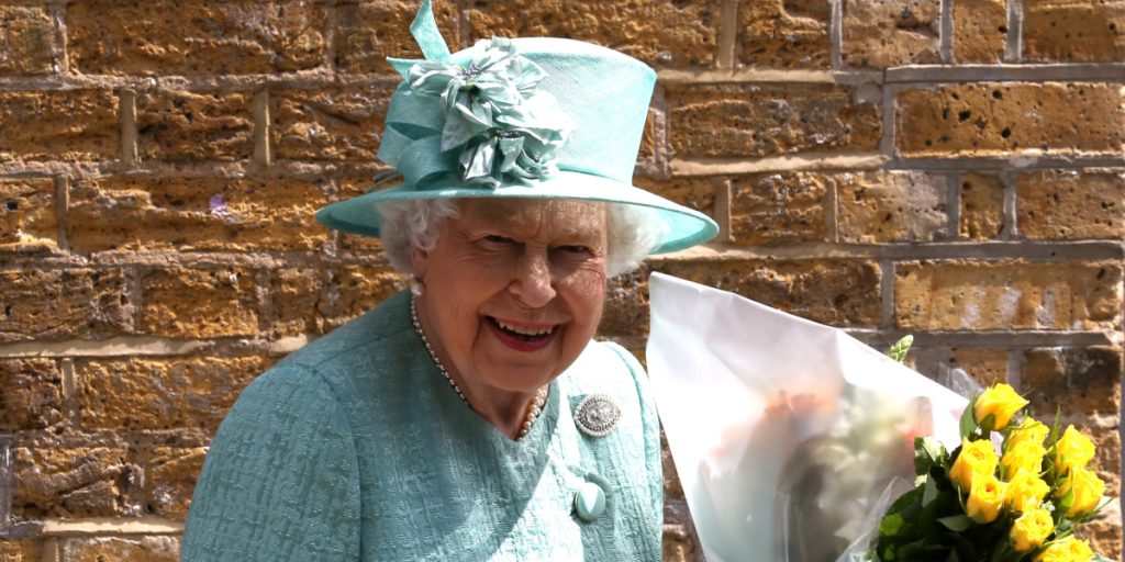 Trods lægens ordre: Nu er dronningen tilbage i sadlen