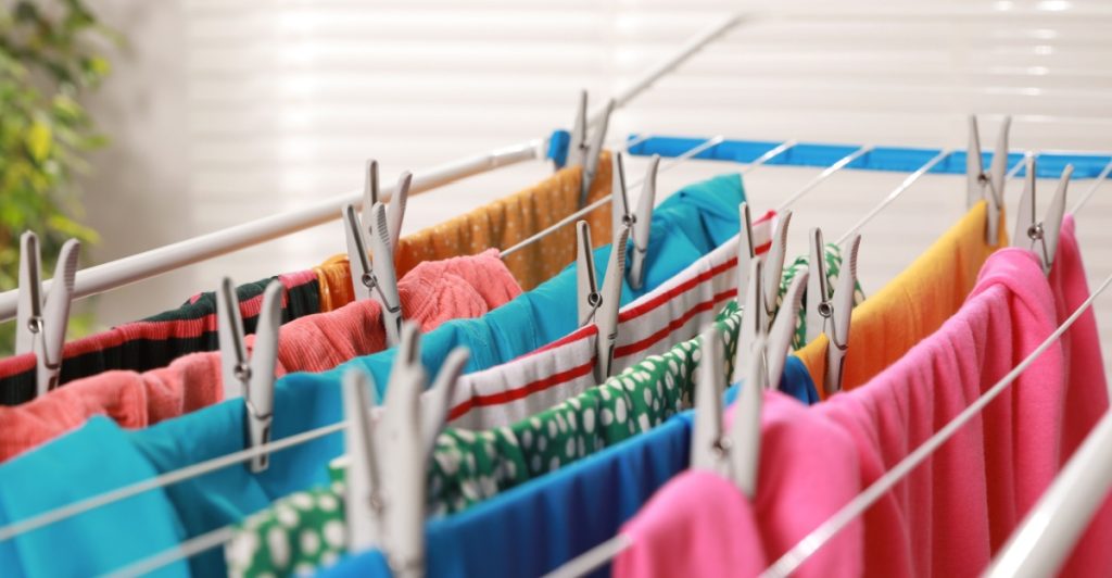 Drop tørretumbleren: Sådan tørrer du dit tøj lynhurtigt – selv i vinterkulden!