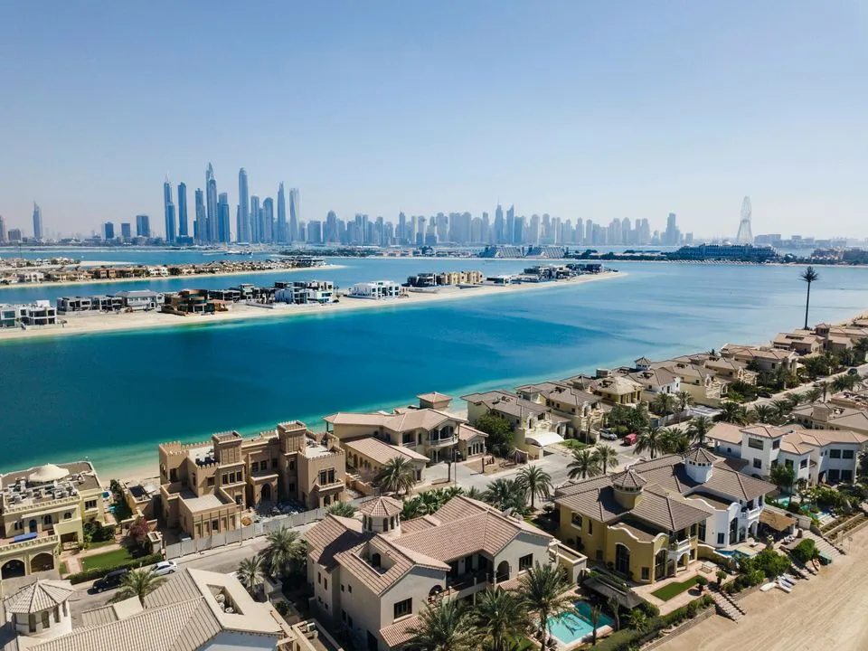 Flere og flere unge tiltrækkes af Dubais glamour: Har en mørk bagside
