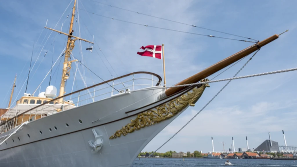 I dag er en særlig dag for kongeparret og Dannebrog: Her er, hvad der skal ske