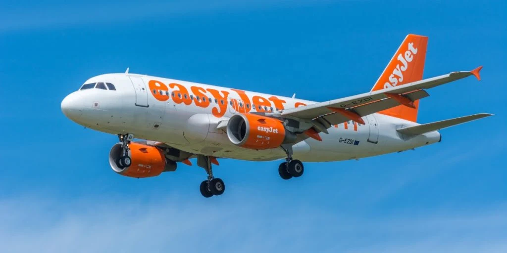 EasyJet-fly med 190 passagerer ombord var tæt på at kollidere med bjerg