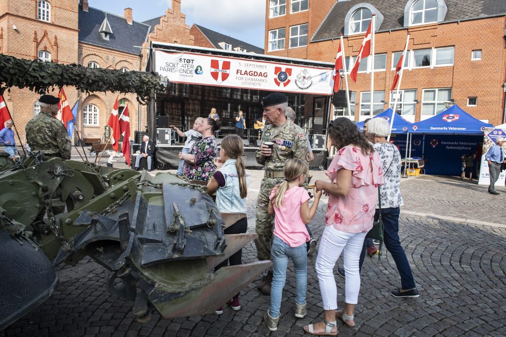 Flagdagen for Danmarks udsendte markeres på Torvet i Esbjerg