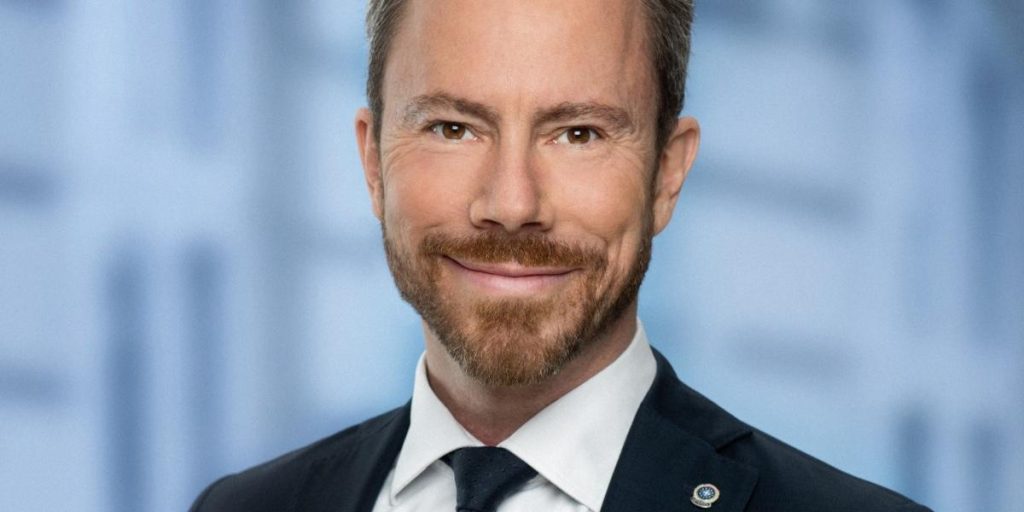 Jakob Ellemann indlagt
