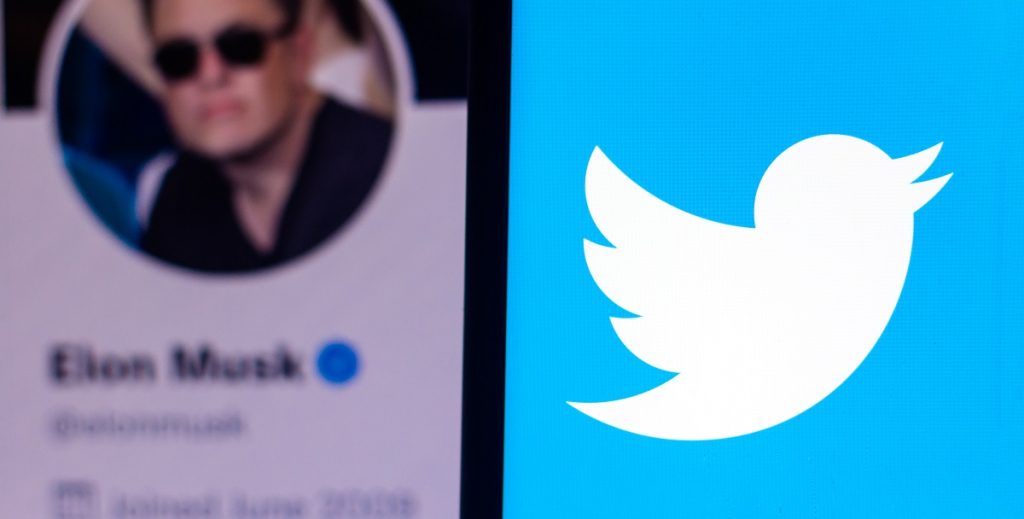 Største aftale i mindst to årtier: Elon Musk køber Twitter