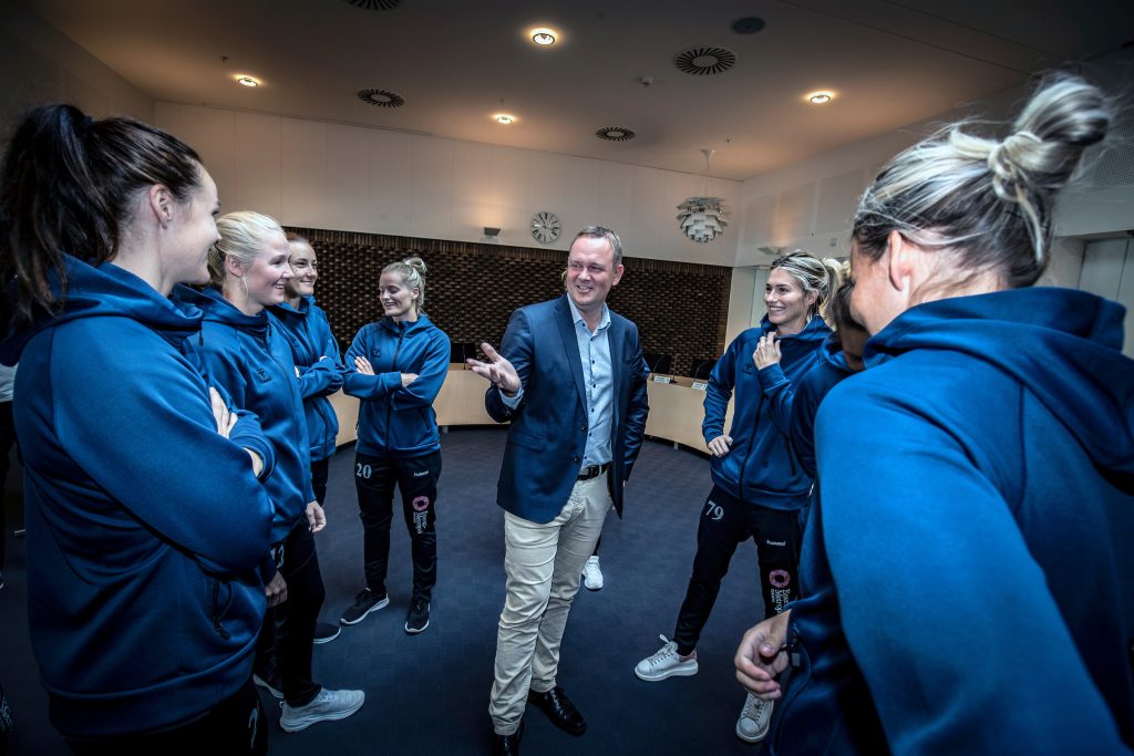 Borgmesteren fik en god håndboldsnak med Team Esbjerg