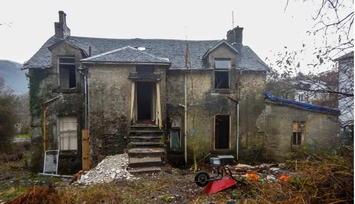 Ungt par køber ved en fejl et faldefærdigt hus: 5 år senere er det helt uigenkendeligt