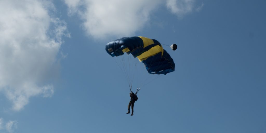 21-årig død i faldskærmsulykke