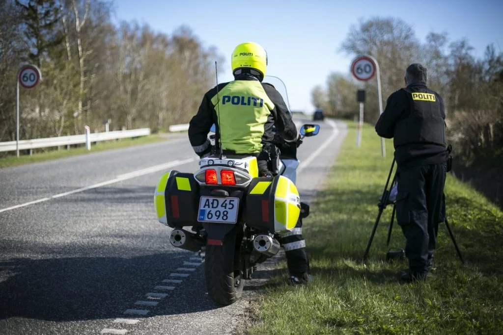 Kender du reglerne for betinget frakendelse for fart? Det her koster en betinget frakendelse