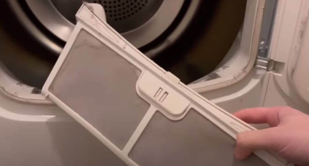 Fnugget fra vaskemaskinen ender ofte i støvsugeren – men faktisk er det guld værd