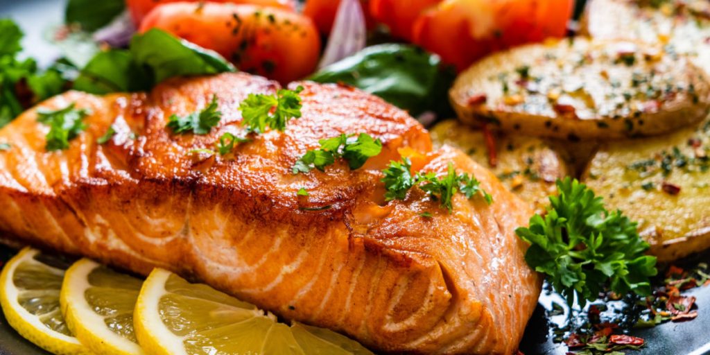 Mange ved ikke dette: Bestiller du fisk på denne ugedag, øger du risikoen for madforgiftning