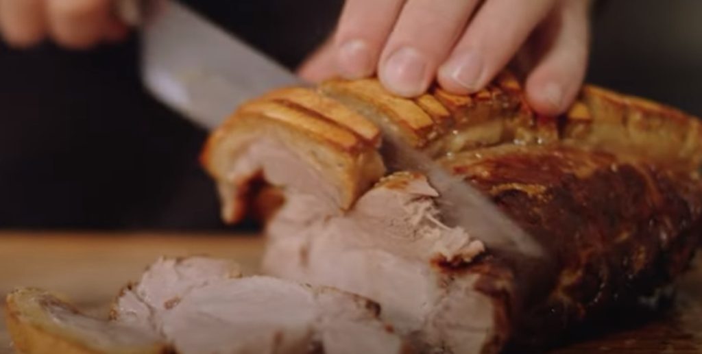 Julen er på vej – sådan laver du den perfekte flæskesteg