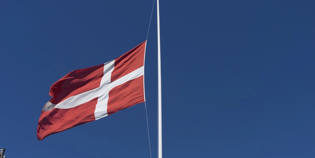 Værd at lægge mærke til: Derfor flager Danmark på halvt på lørdag