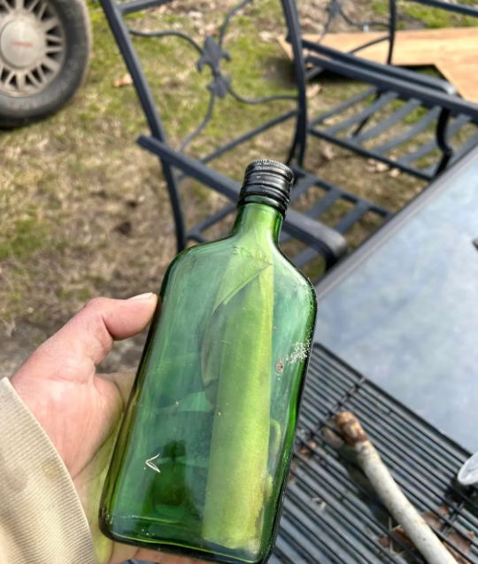 Linda fandt interessant flaskepost: Nu har hun fundet drengen bag – 27 år efter den er skrevet