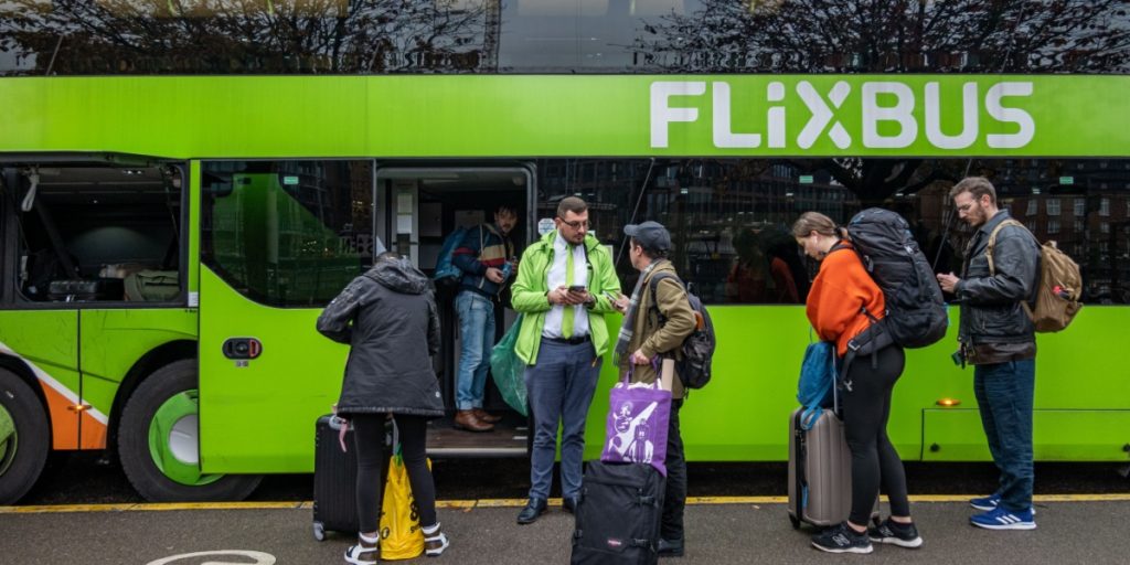 87-årig mand ankom til Frankrig med Flixbus: Tabte kæben, da han åbnede ‘sin’ kuffert