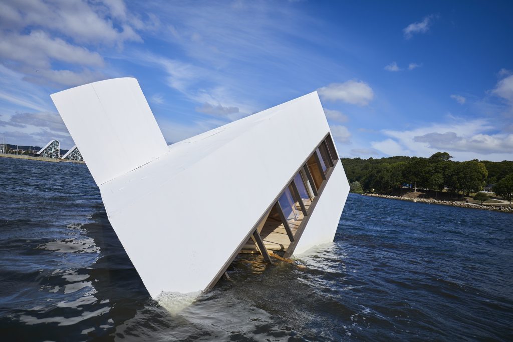 Kunstværk på Vejle Fjord går verden rundt