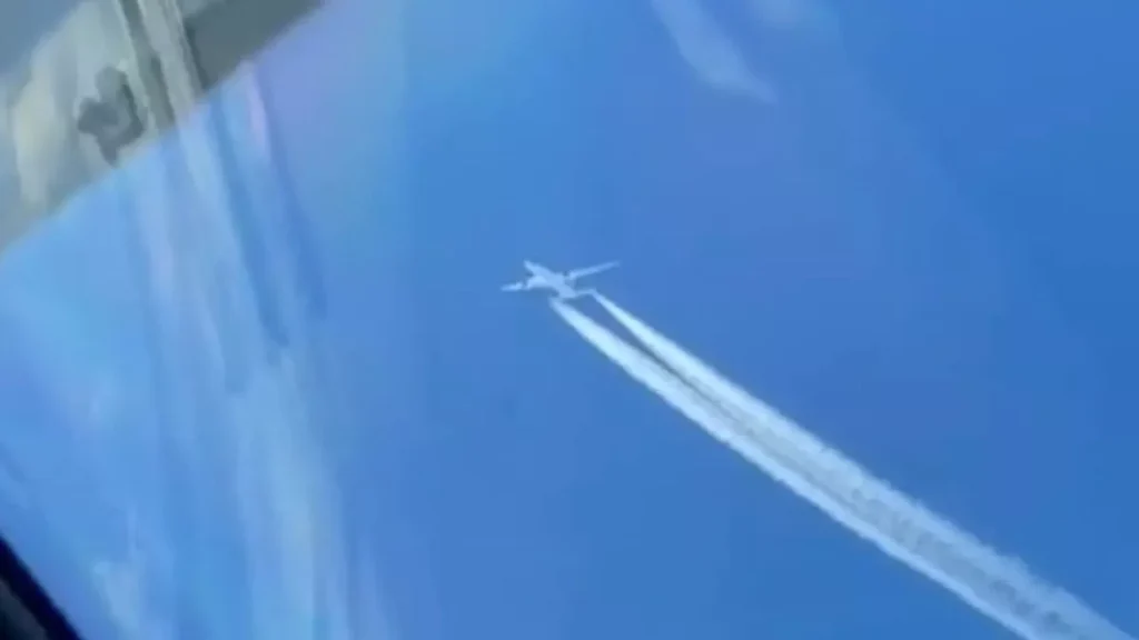 Pilot afslører rystende sandhed i viral video: Så tæt flyver fly på hinanden