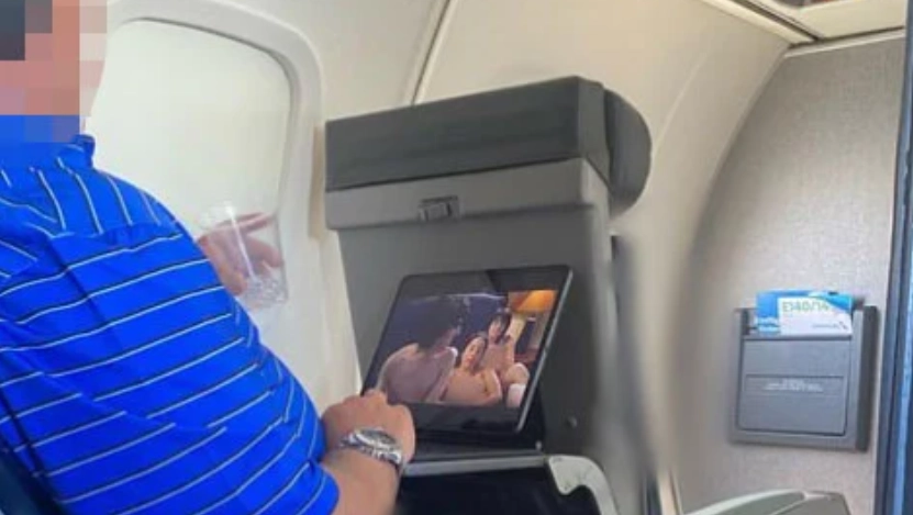 Udskammer flypassager: Så fræk video ombord på flyet