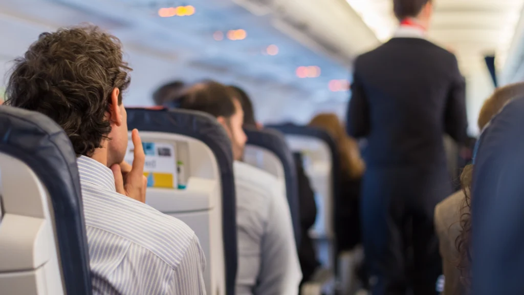 Ny regel på fly: Denne vane kan koste dig 450 kroner i bøde