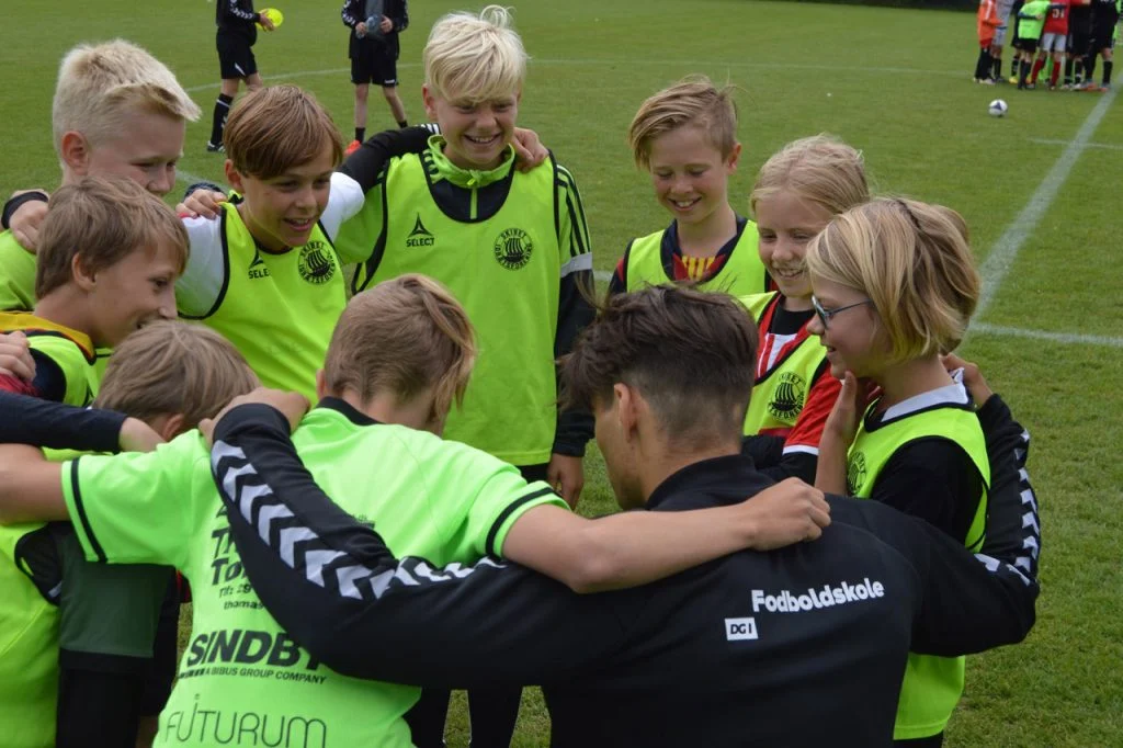 160 unge fodboldspillere mødes til udsolgt fodboldskole