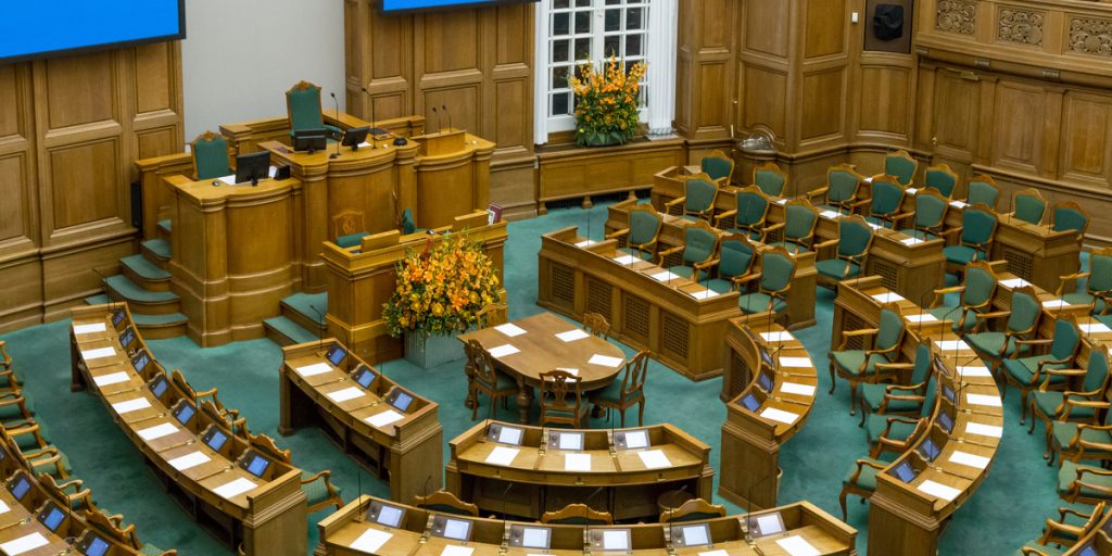 Folketinget vedtager ny lov: Et slag for ligestillingen – til mænd