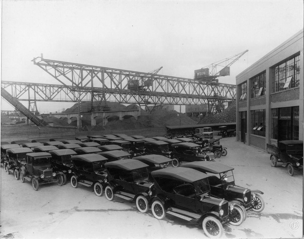 Se video her: I 100 år har Ford solgt biler til danskerne