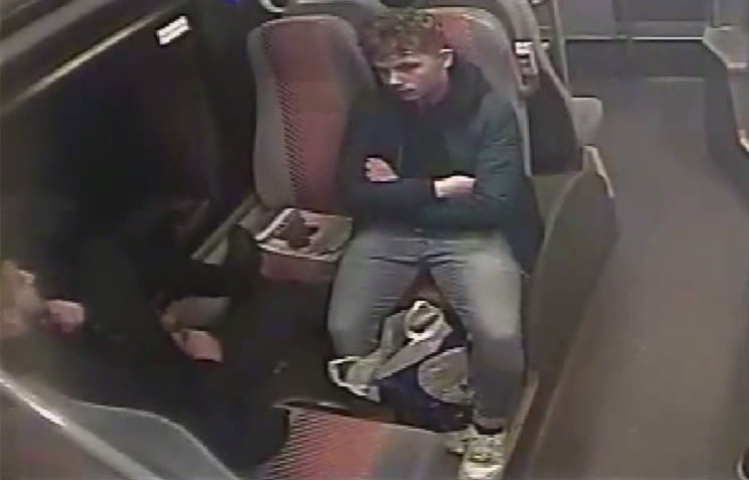 Truede 14-årig med at få skåret halsen over – politiet offentliggør video af gaderøvere fra Fritidsklub