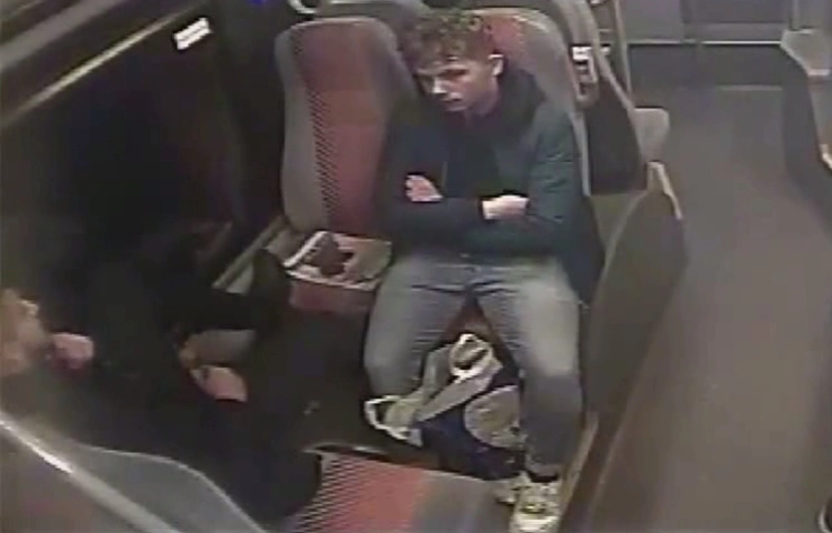 Truede 14-årig med at få skåret halsen over – politiet offentliggør video af gaderøvere fra Fritidsklub