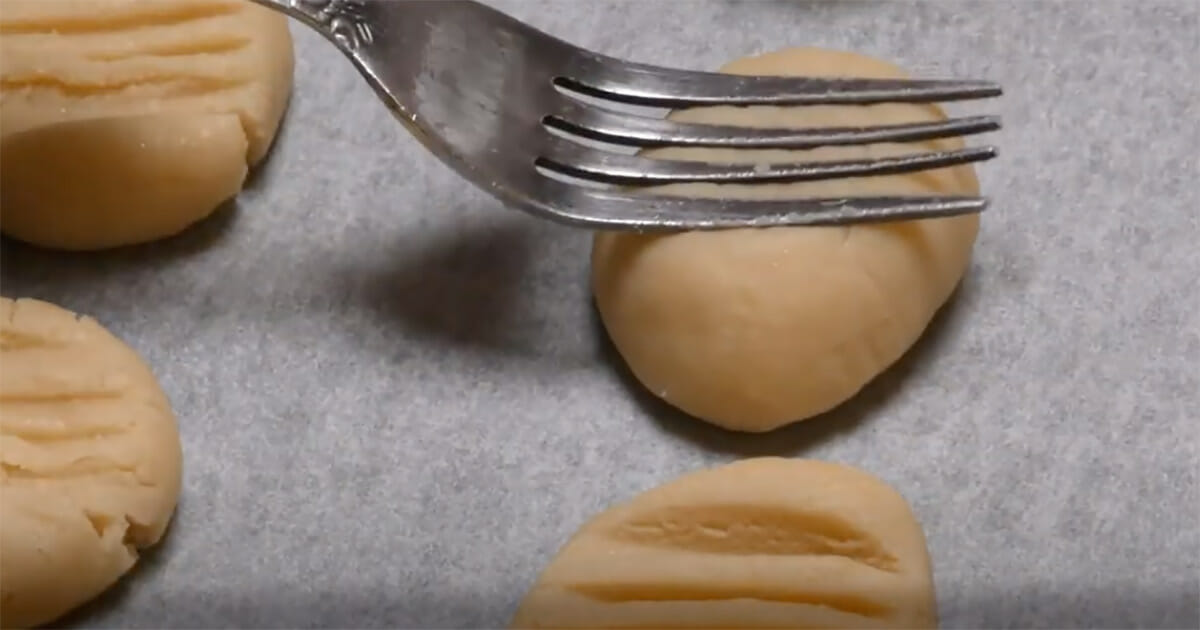 Mormor deler formidabel “gaffelkage”: Færdig på nul komma fem