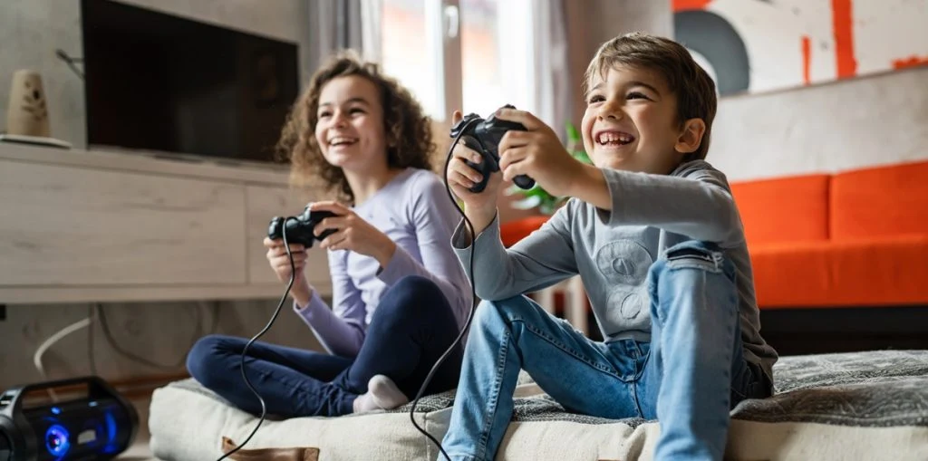 Forældre mente at deres børn gamede for meget: Så fandt den en løsning, der både beskrives som genial og over grænsen