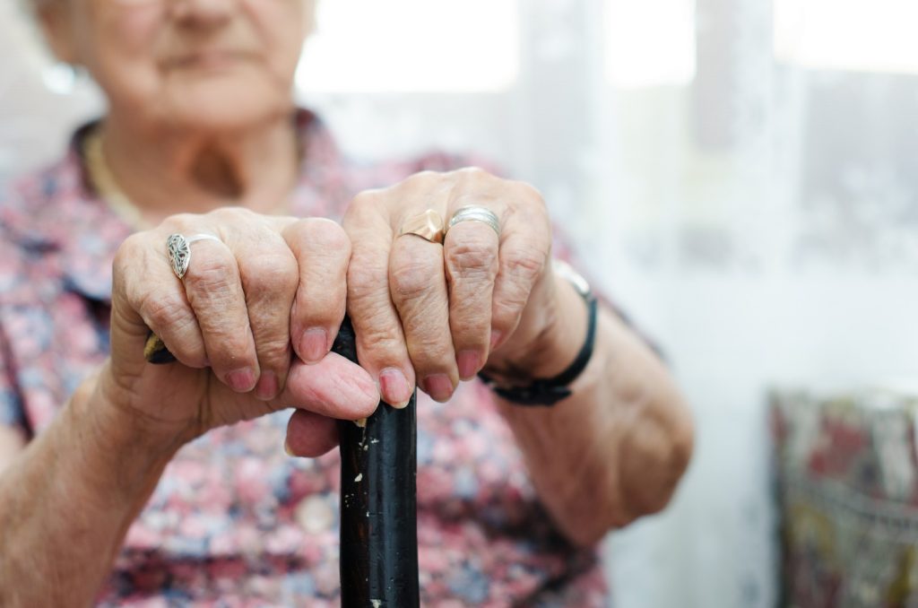 87-årige Anna blev fundet af hjemmeplejen med brækket ben: Så gjorde hun det utænkelige