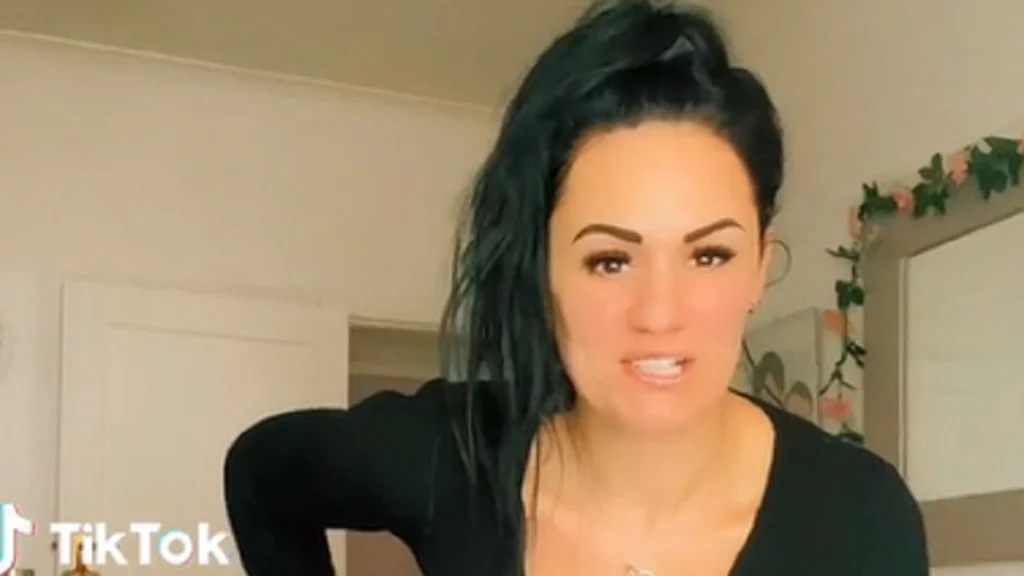 Moren Emma havde gennemsigtige leggings på til motionsdag: Nu er hendes video gået viralt