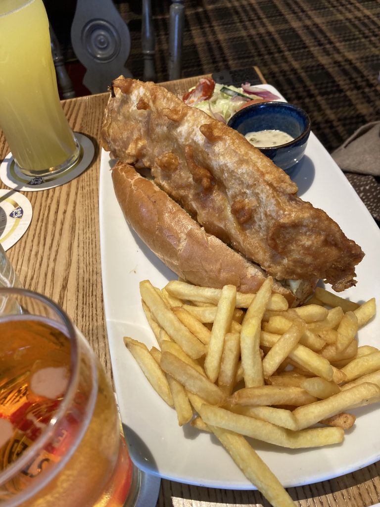 Mor bestiller fiskesandwich på pub: Du taber kæben når du ser hvad tjeneren kommer med