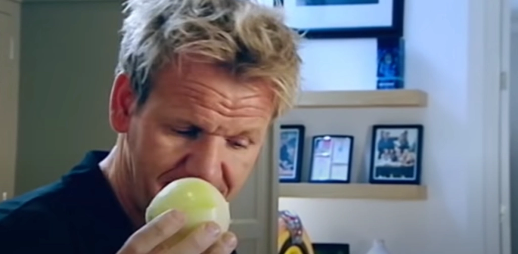 Se videoen: Gordon Ramsay viser hvordan du kan hakke løg – uden at græde