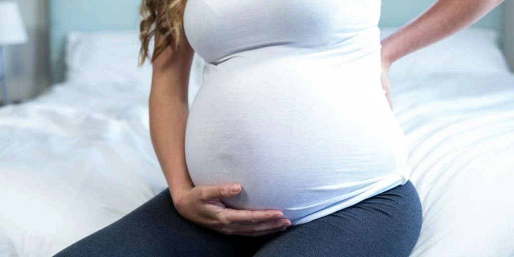 Kæmpe gevinst sender højgravid kvinde direkte på fødegangen: “Jeg burde være hjemme og bruge en million”