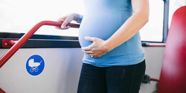 Nægter at flytte sæde for gravid: Nu forklarer han hvorfor