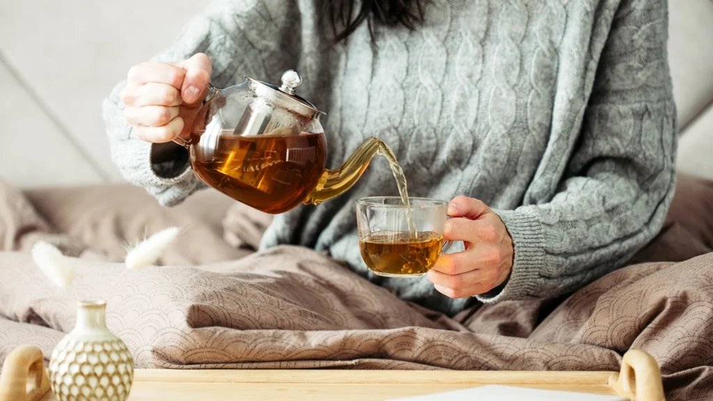 Her er 8 grunde til, at det betaler sig at erstatte kaffe med grøn te